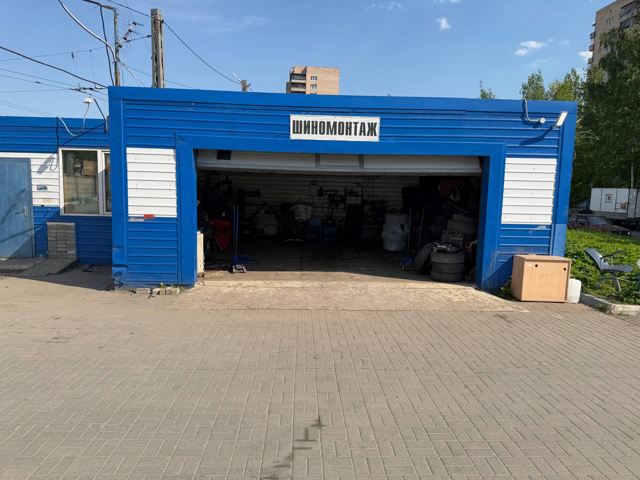 Шиномонтаж TheMoika — вход в цех